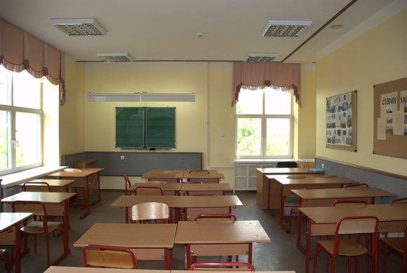 Матовый натяжной потолок в школе Новосибирска