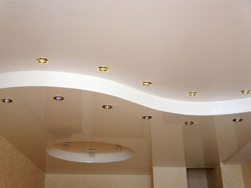 Многоуровневый натяжной потолок с подсветкой