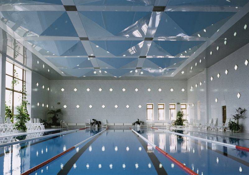 Натяжные потолки в спортзал, бассейн